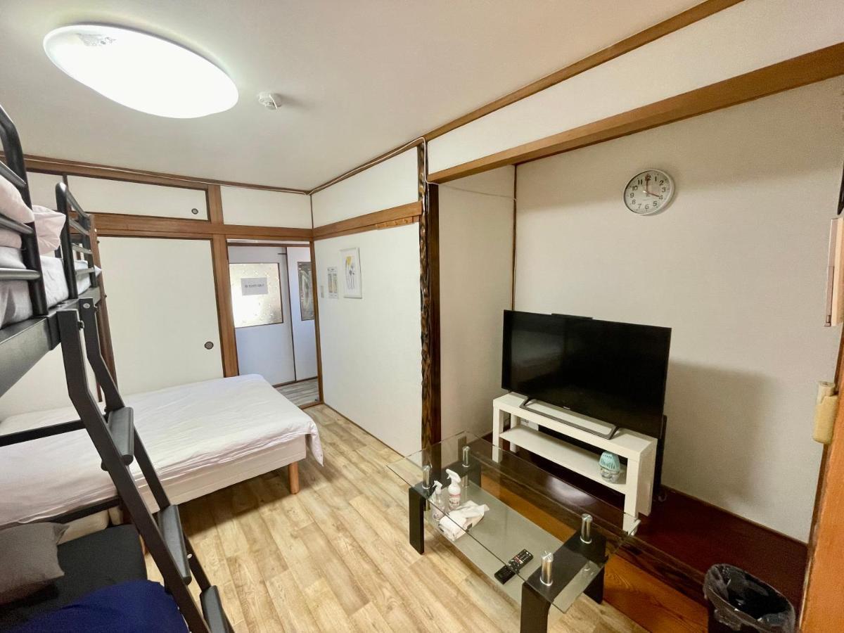 Sunhome コリアタウン近く 一軒家貸切り 今里 Осака Экстерьер фото